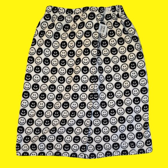 Smiley Face Black and White Bath Towel Skirt - Picture 1 of 3
